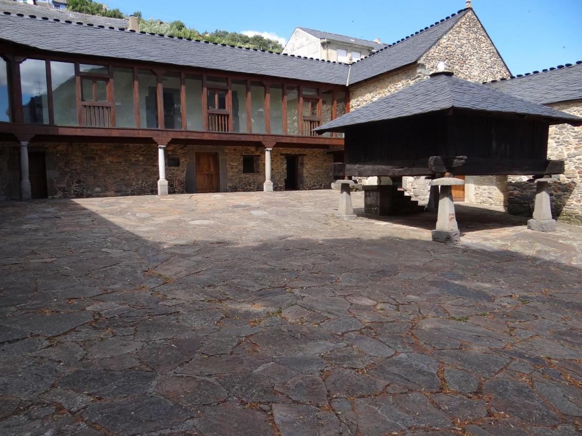 Albergue Francisco Giner De Los Rios Villablino Buitenkant foto