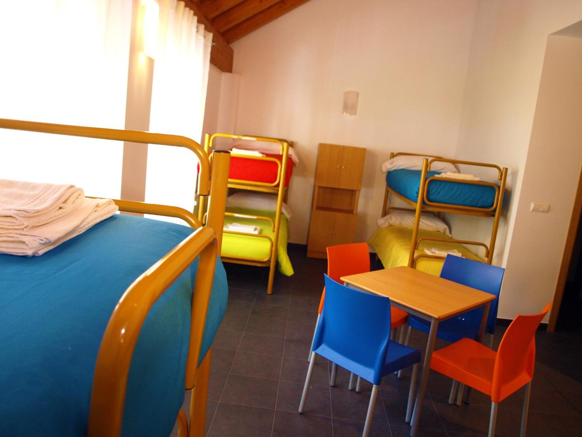 Albergue Francisco Giner De Los Rios Villablino Buitenkant foto