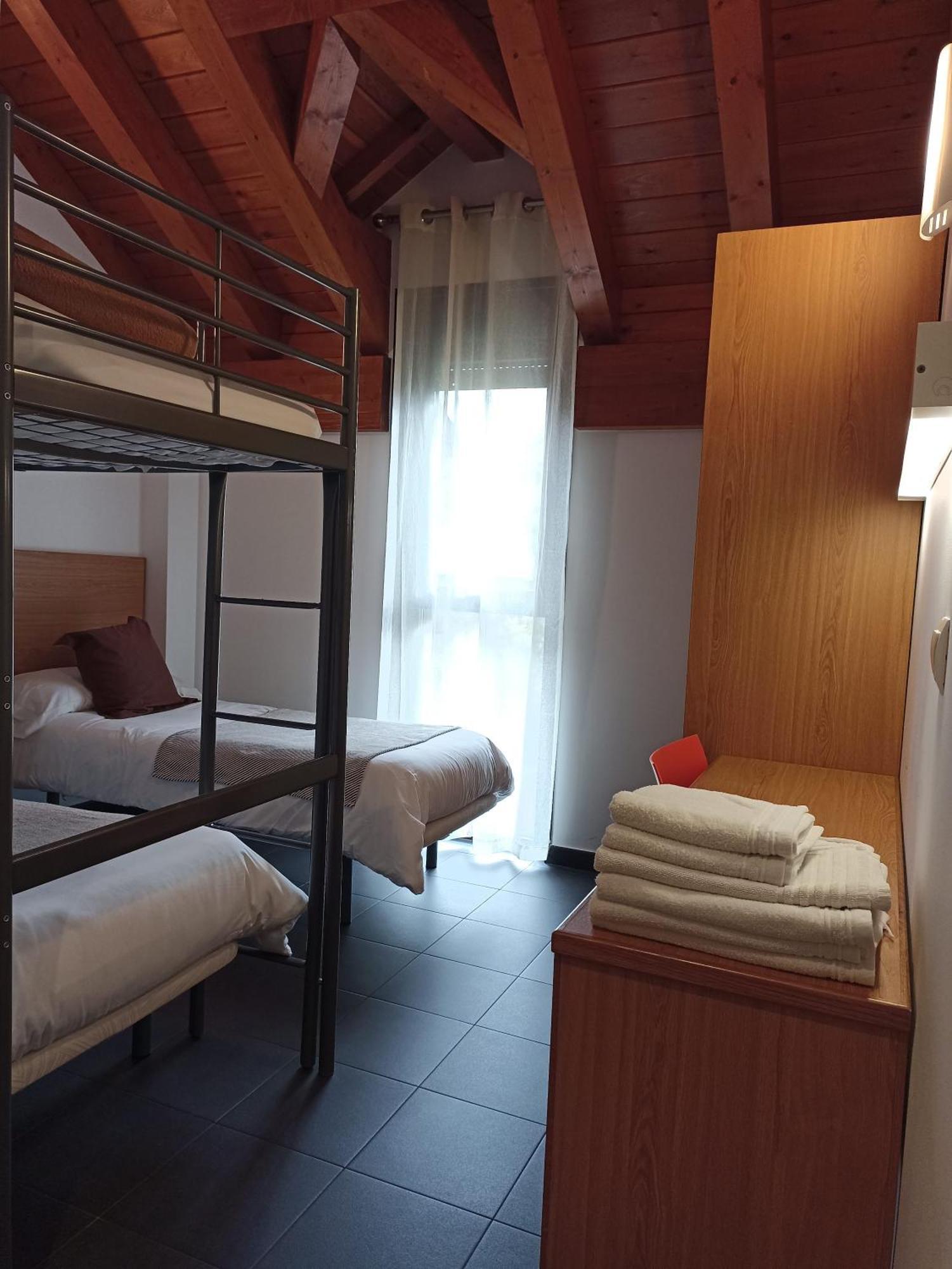 Albergue Francisco Giner De Los Rios Villablino Buitenkant foto